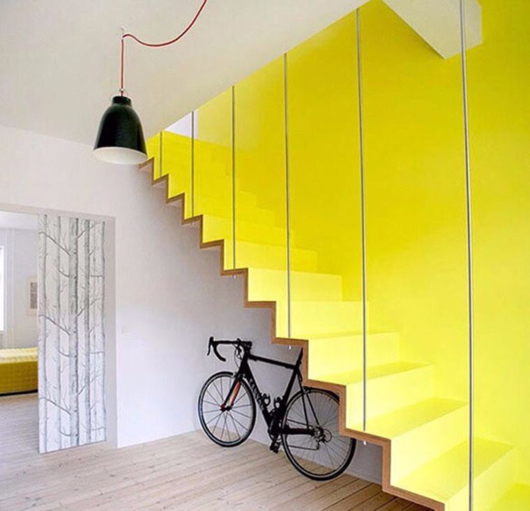 decoration-escalier-style-moderne-couleur-jaune-maison-scandinave