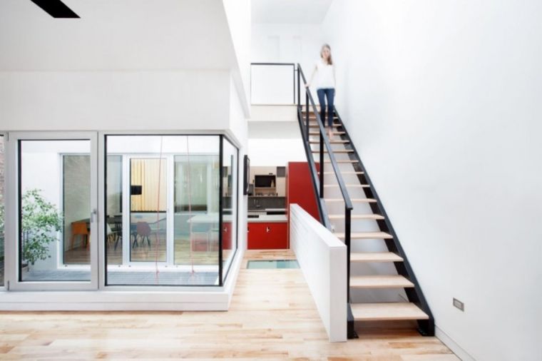escalier design intérieur metal-bois-deco-minimaliste