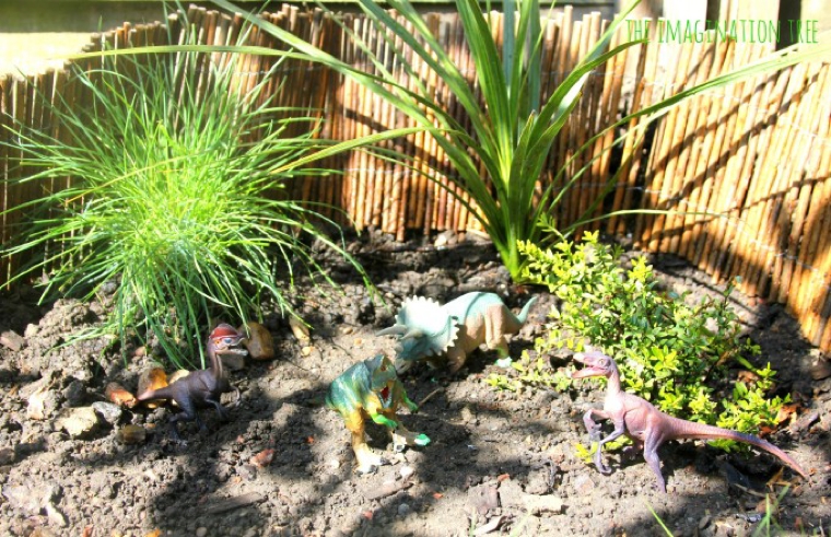 jeux-imaginatifs-jardin-de-dinoseurs