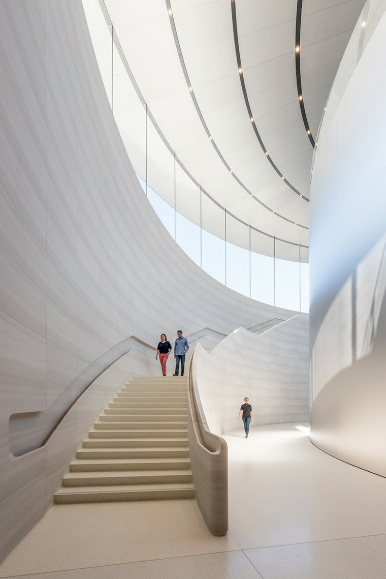 magasin Apple escalier-architectural-geant-pierre-sculpte-main