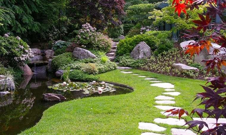 petit jardin japonais moderne-dalles-gazon