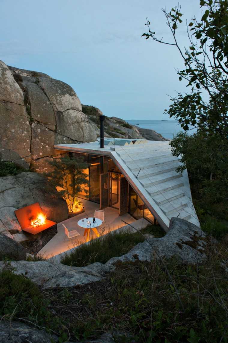 que voir en norvege maison-cote-rocheuse-espace-sous-toit
