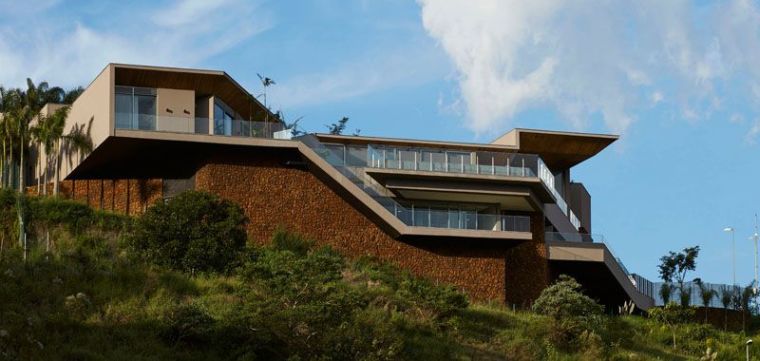 architecture maison moderne verre-design-terrasse