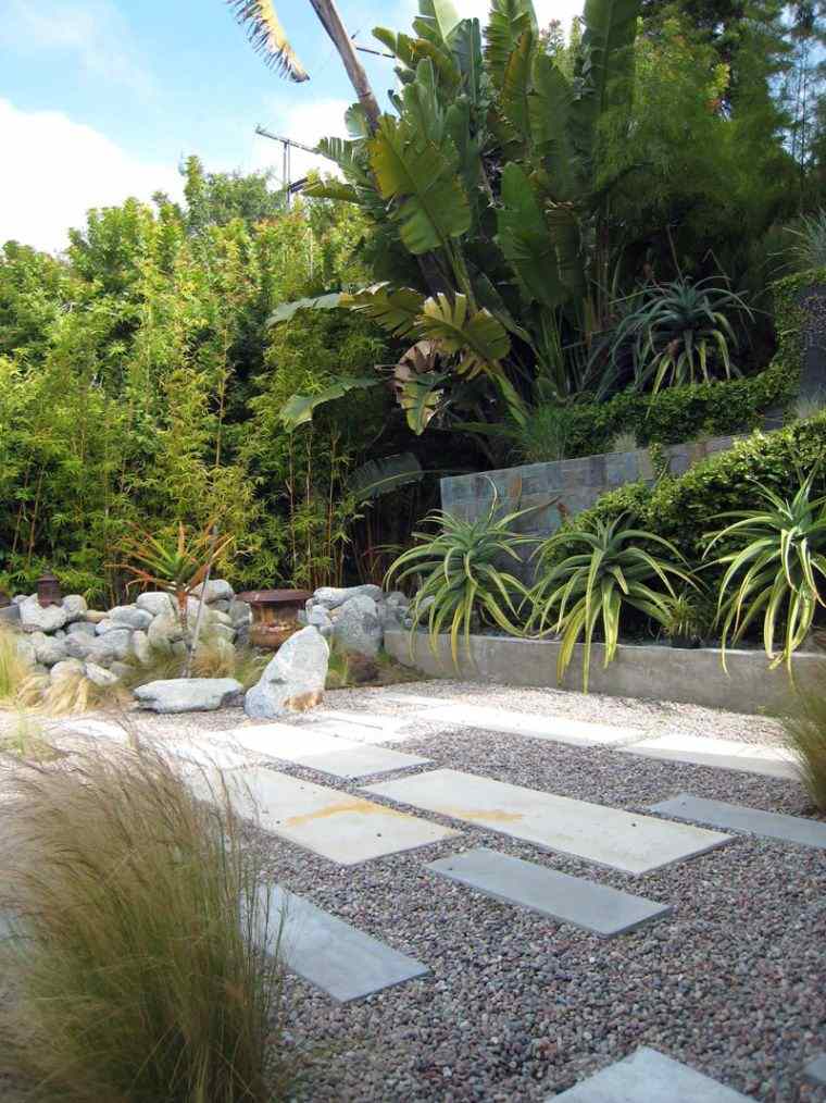 décoration jardin avec gravier style-tropical-dalles-pierre