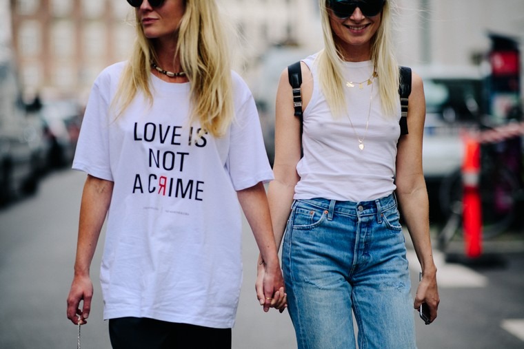 street style femme mode printemps jeans t-shirt
