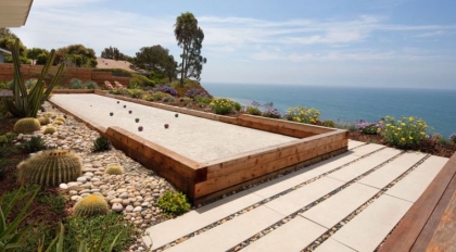 idee-deco-jardin-gravier-terrain-petanque-terrasse-bois