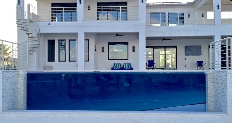 piscine en verre infinity-pool-design-exterieur