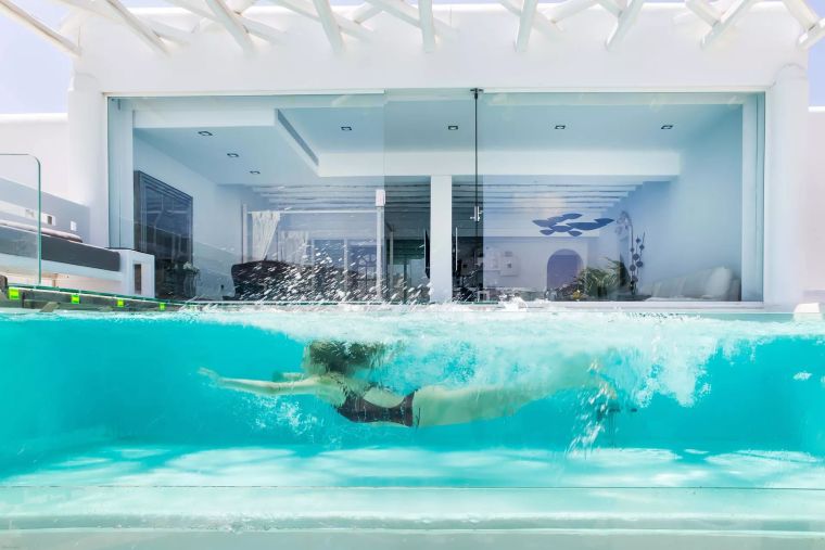 piscine en verre paroi-transparent-mykonos