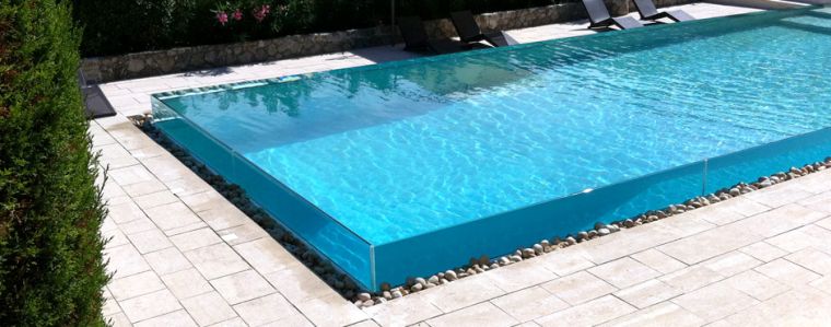 piscine-paroi-transparente-verre-terrasse-moderne-francis-design