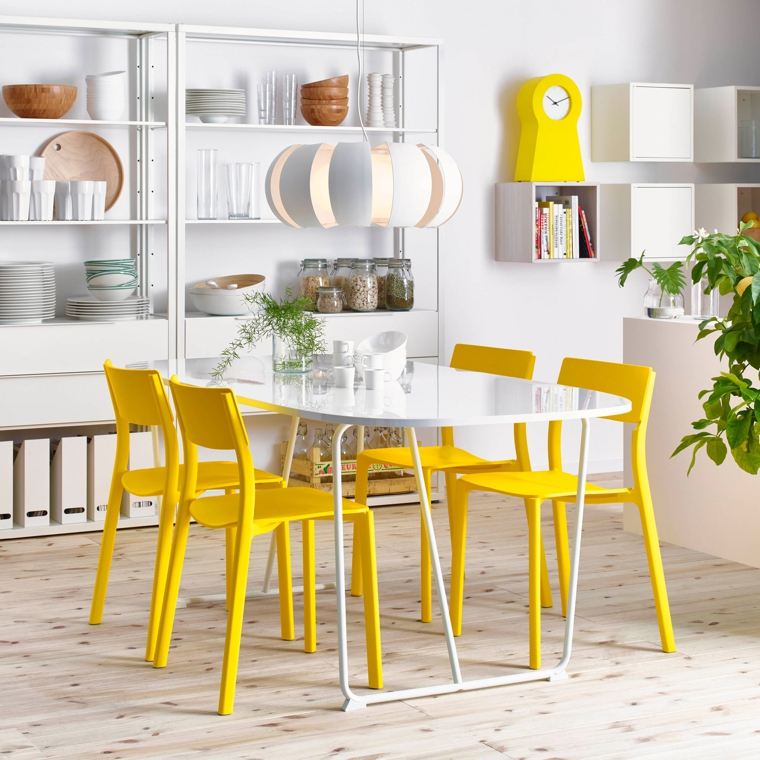 table-avec-chaises-jaunes