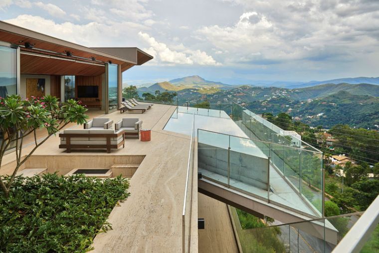 terrasse-design-maison-architecte-verre-vue-panoramique
