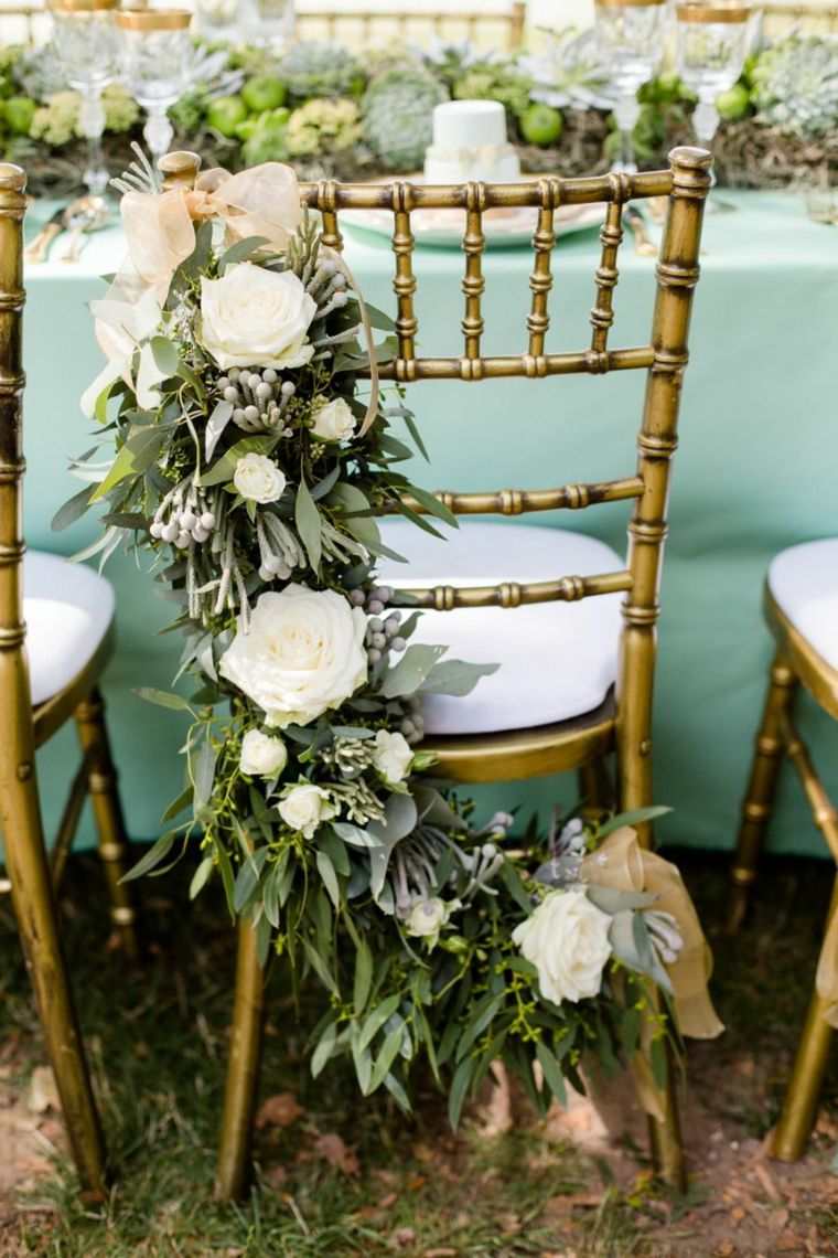 deco-chaise-table-mariage-fleurs-style-champetre