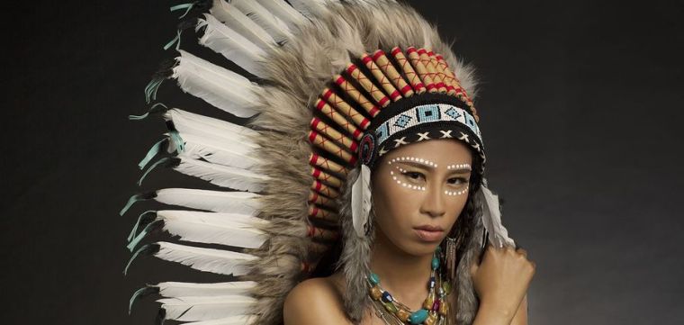 maquillage-amerindien-visage-femme-modele