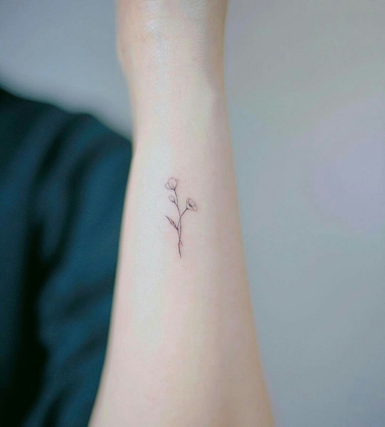 tatouage-fleur-bras-idee