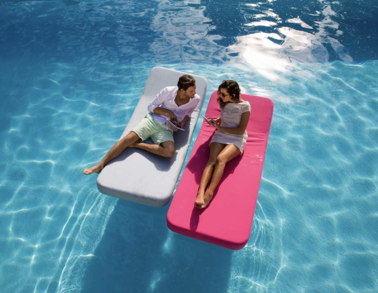 mobilier piscine matelas-flottants