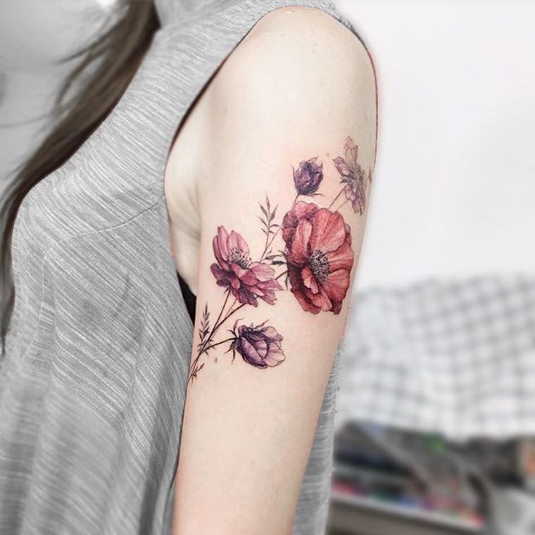 tatouage-de-fleur-signification-femme