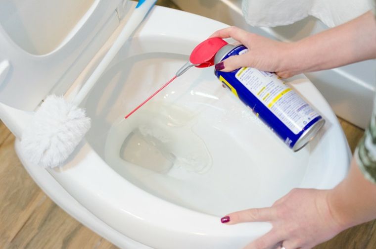 utilisation wd 40 entretien-maison-nettoyage-toilettes