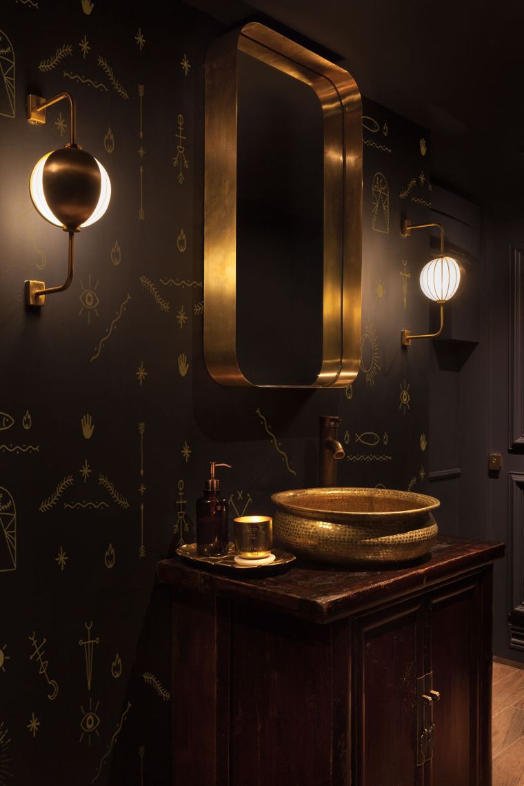 couleur salle de bain moderne peinture-noir-et-or-miroir-dore