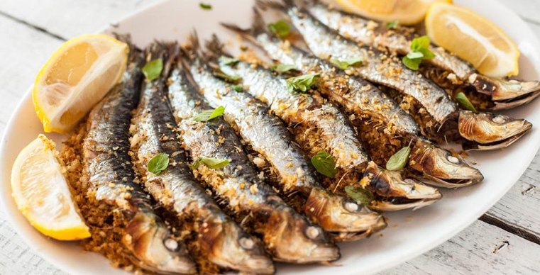 poisson grillé sardines-avec-citrons