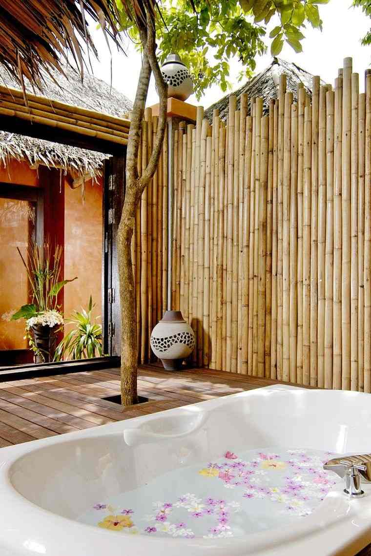 baignoire-spa-terrasse-avec-revetement-bois-deco-zen