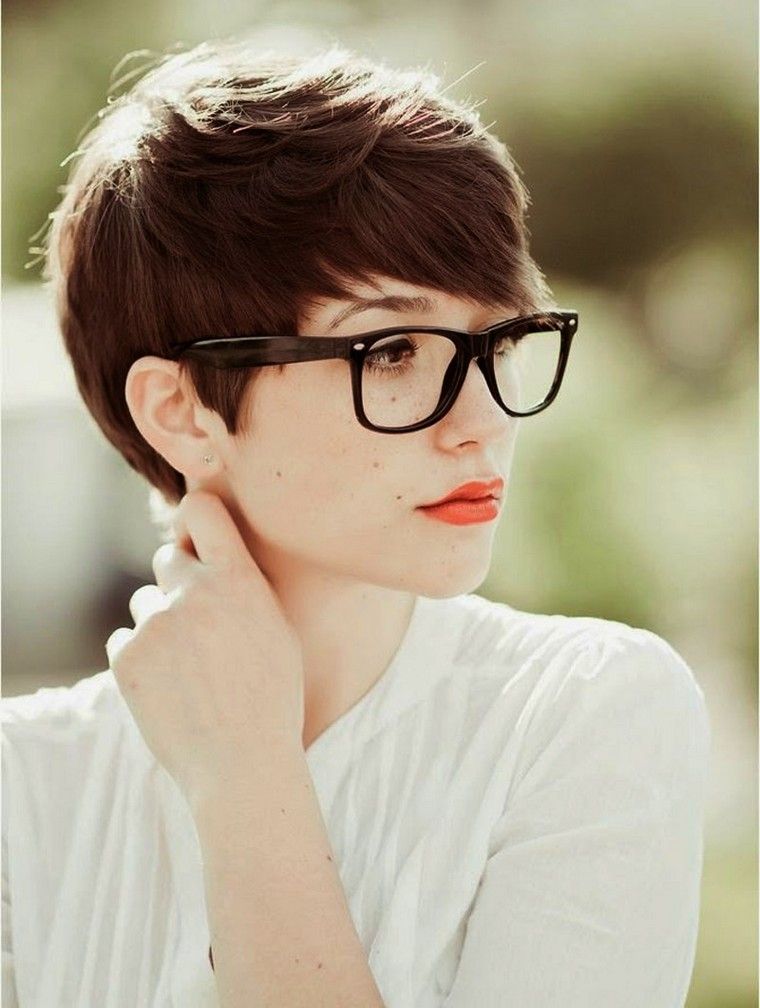 idee-coiffure-femme-lunettes