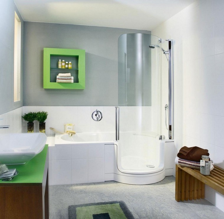 petite-salle-de-bain-moderne-vert-blanc