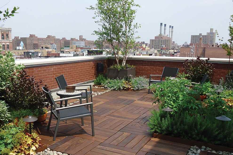 terrasse-toit-bois-fauteuil-plante