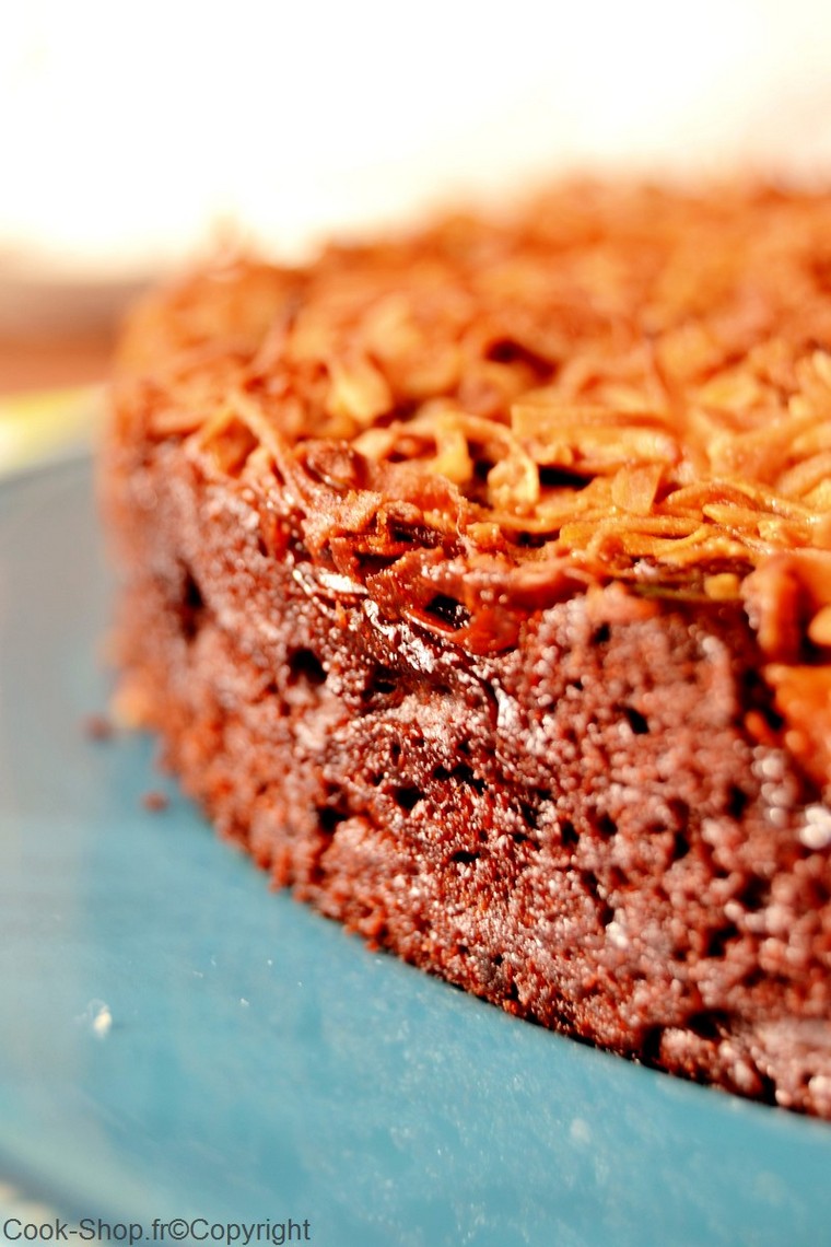 un-gateau-au-chocolat-noix-caramelisees