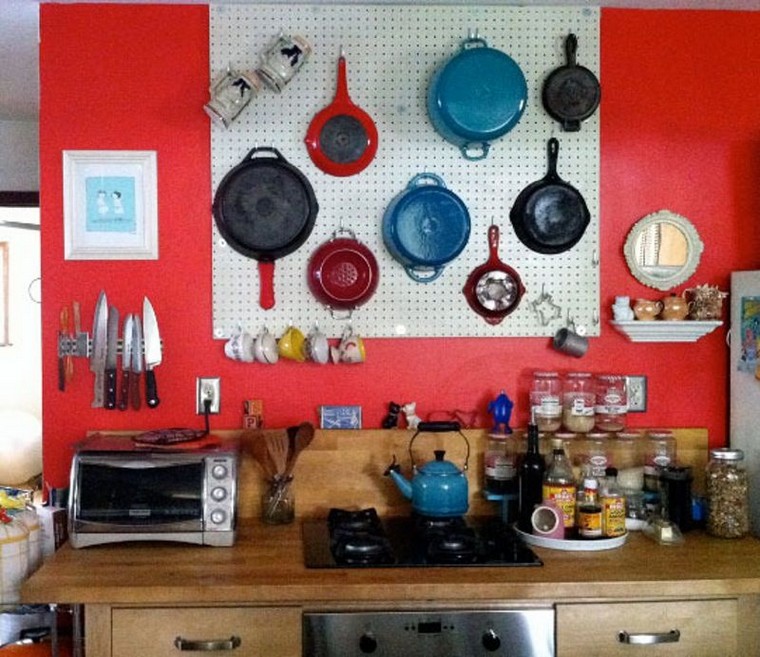 mur-rangement-cuisine-panneau-perfore