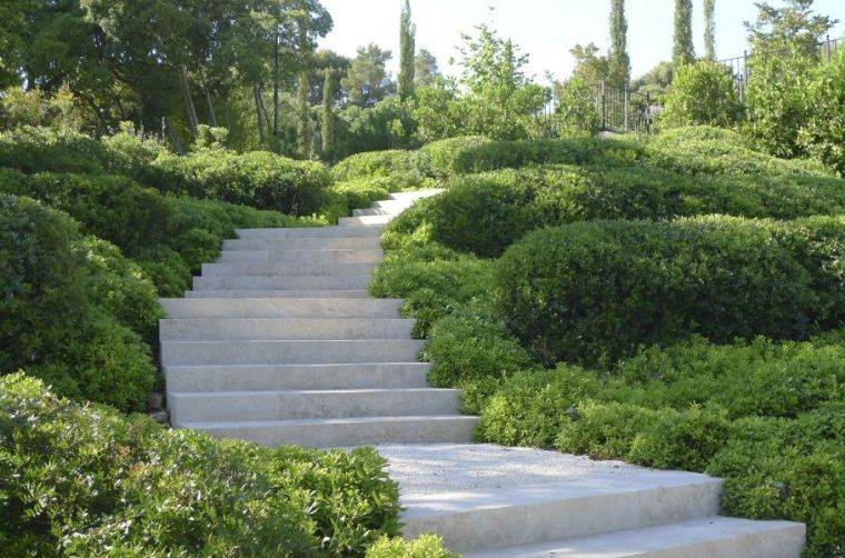 comment-decorer-un-jardin-en-pente-escalier