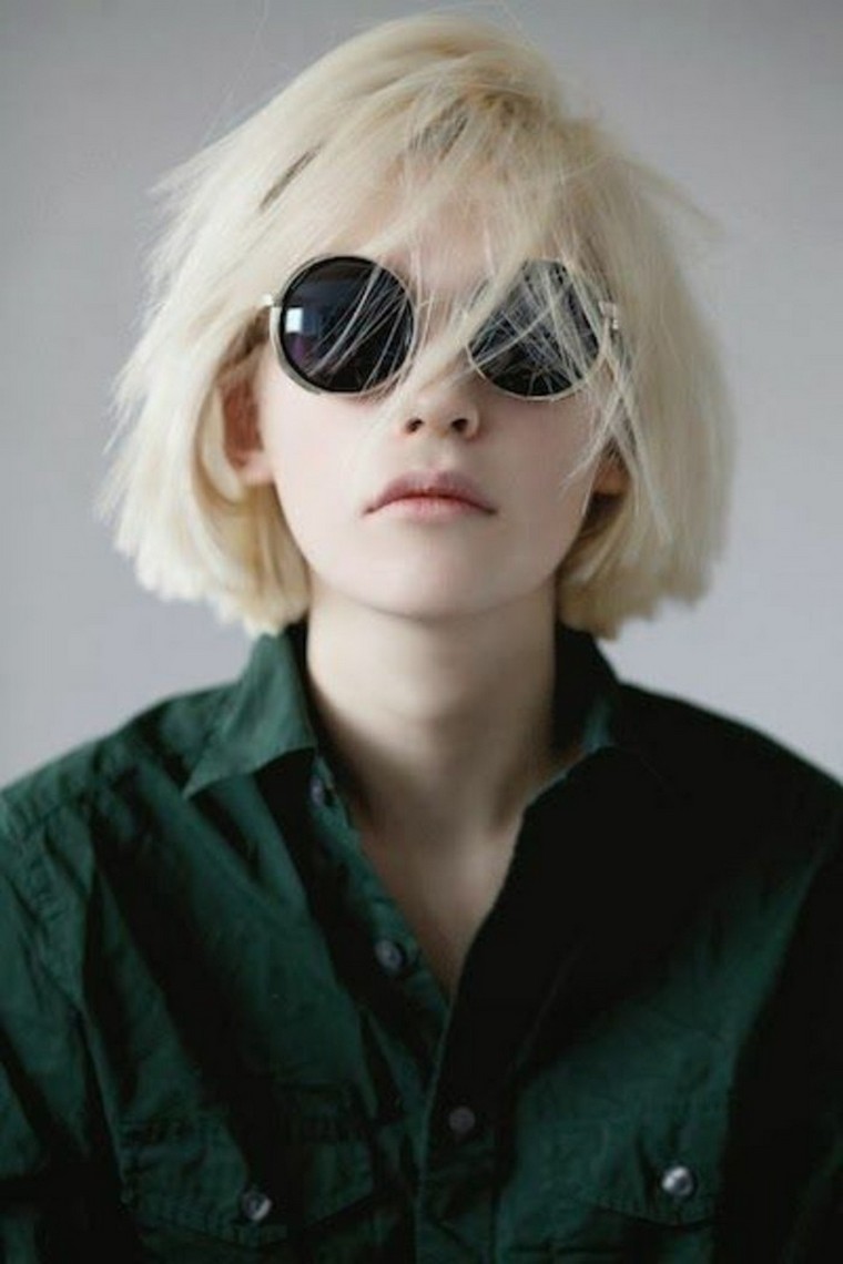 coupe-carre-femme-blonde