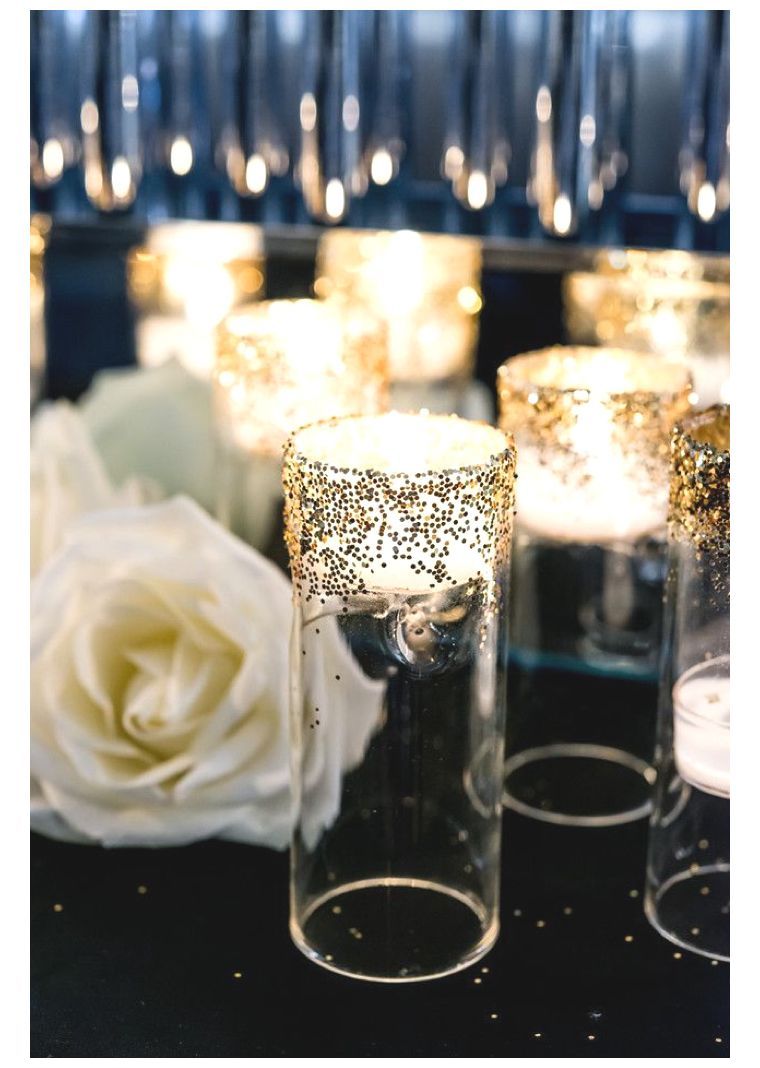 deco-or-mariage-table-avec-nappe-noir