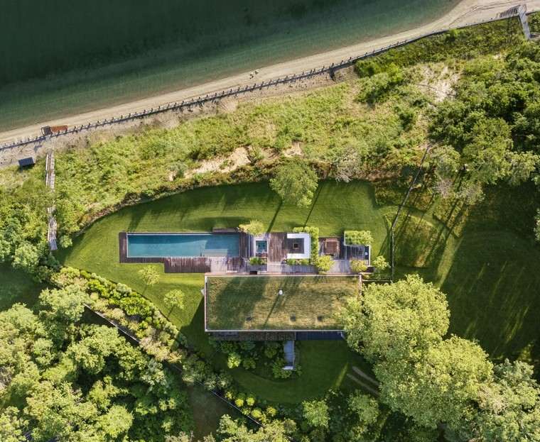 maison de luxe moderne design toit végétal piscine