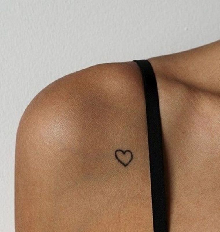 petit-tatouage-coeur-femme-epaule-idees