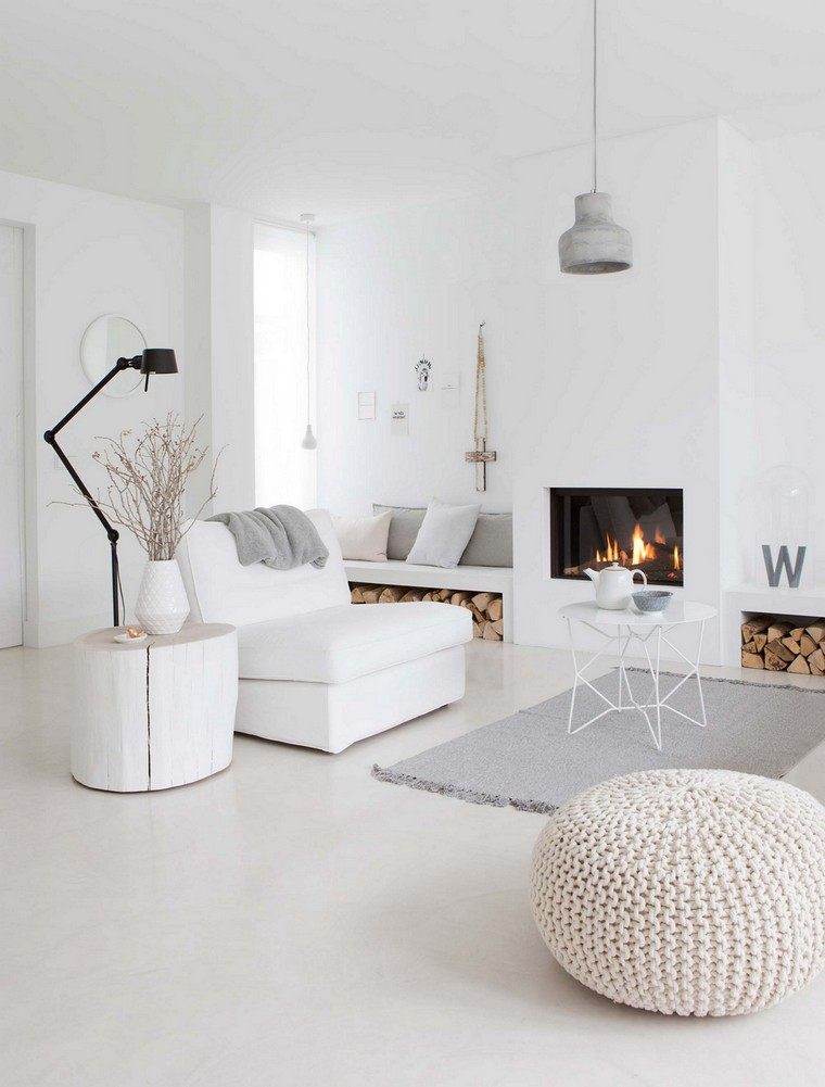décoration de salon fauteuil blanc luminaire suspension tapis cheminée