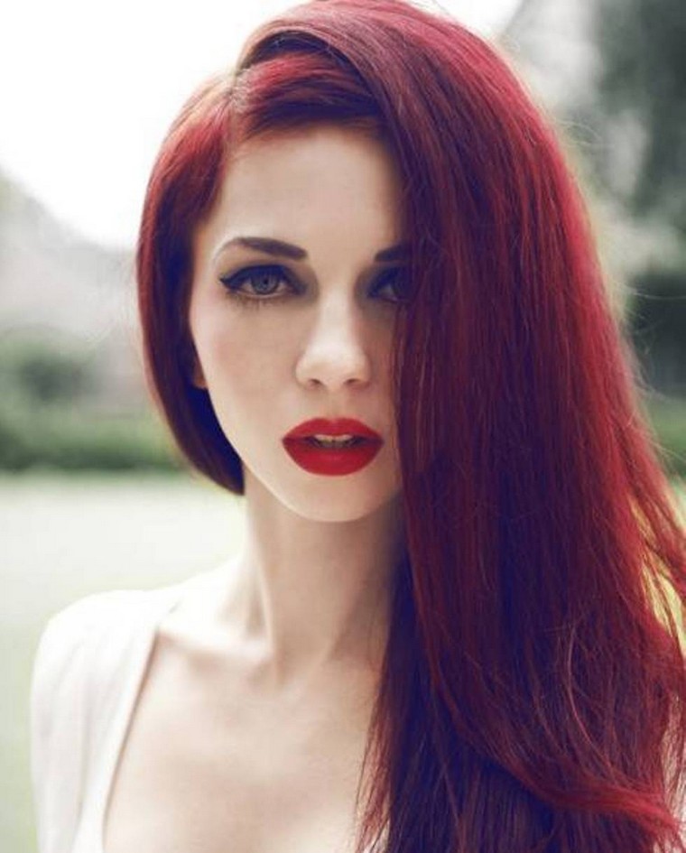 rouge-couleur-cheveux-femme