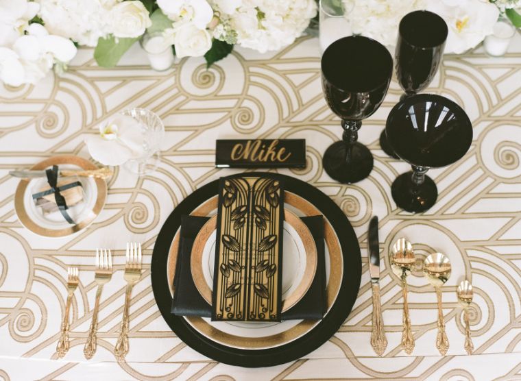 table-de-mariage-noir-et-or-deco