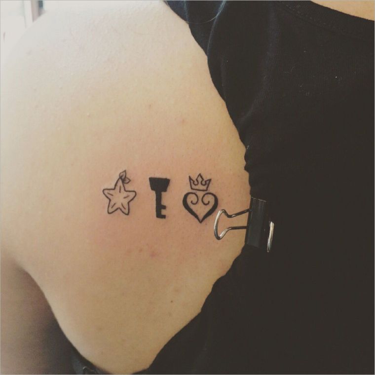 tatouage coeur dos-femme-modele
