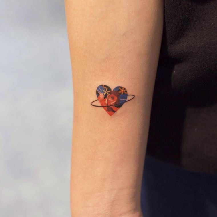 tatouage-en-couleur-pour-femme-idee-coeur