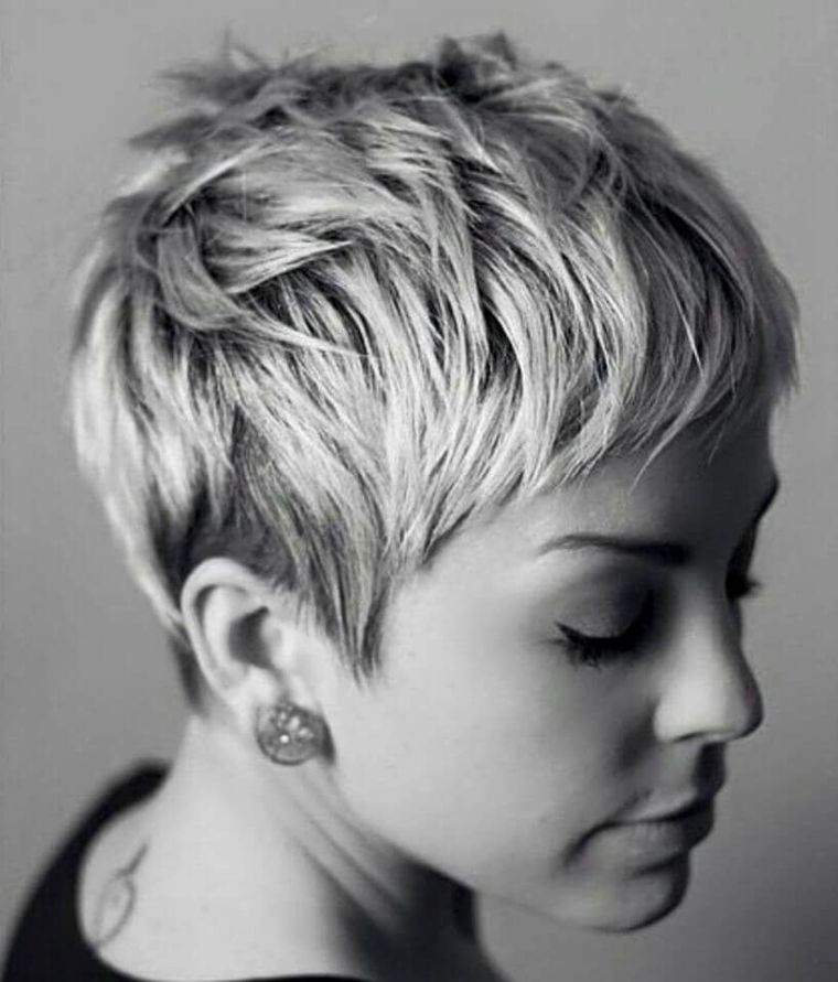 coupe-pixie-cut-coiffure-cheveux-courts-femme