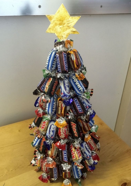 déco de noël à faire soi même arbre-bonbons-chocolats