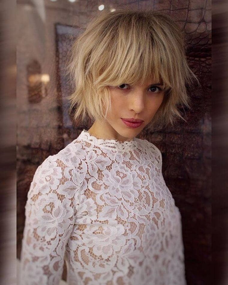 degradé court femme-avec-frange-idee-coiffure-tendance