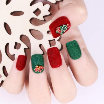 idee-de-deco-ongle-noel-vernis-ciatre-velours