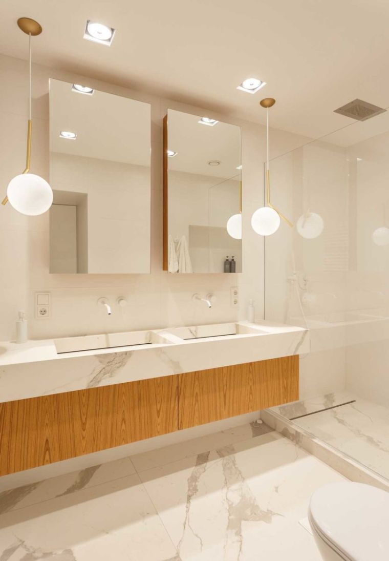 salle-de-bain-tendance-marbre-bois-douche-moderne