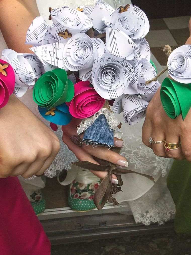 bouquet-de-mariage-interessant-fleurs-en-papier