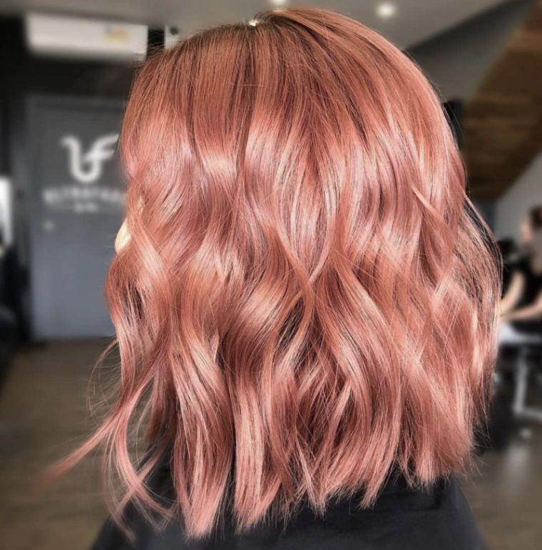 couleur-cheveux-tendance-2019-rose-clair