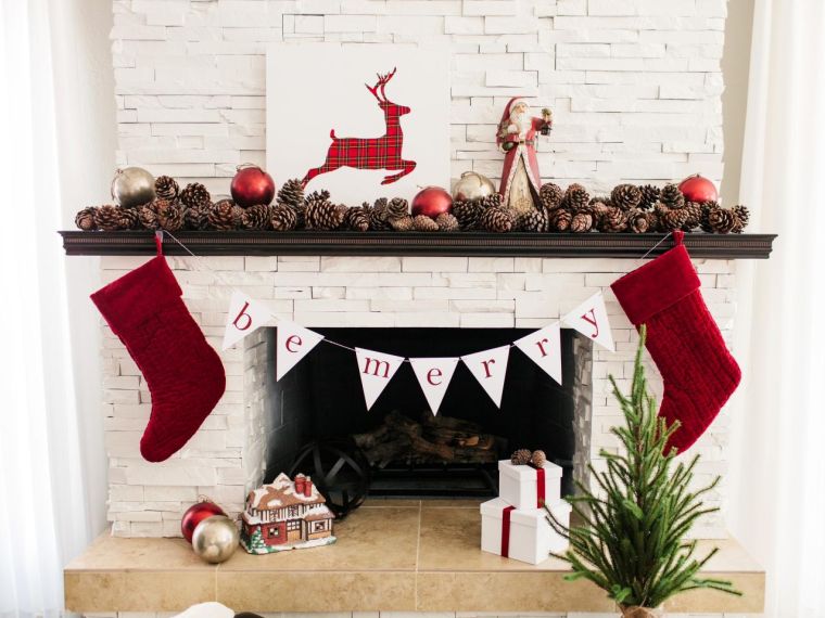 déco cheminée de noël guirlande-verte-touche-or