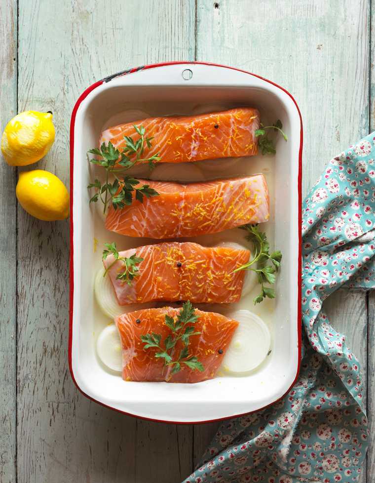 recette-de-poisson-pour-noel-saumon-cuit-ail-aneth