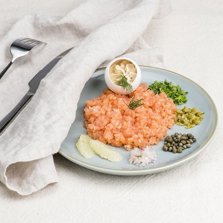 recette-de-poisson-pour-noel-tartare-saumon-garniture