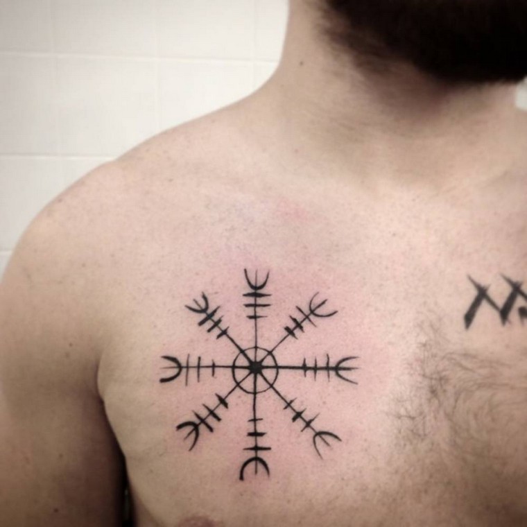 homme-tatouage-poitrine-viking
